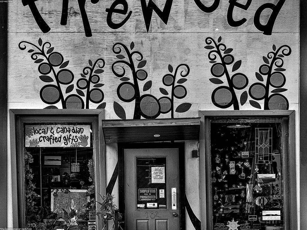 សូមមើលសិល្បៈនិងការបង្កើតច្នៃប្រឌិតនៅកម្ពុជា