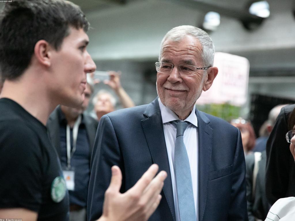 សូមមើលសង្គមនិងវប្បធម៌នៅកម្ពុជា