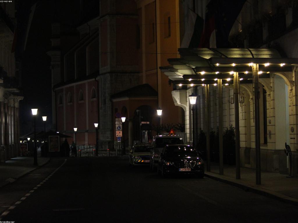 យើងត្រូវតែសូមមើលការងារនិងការអភិវឌ្ឍន៍